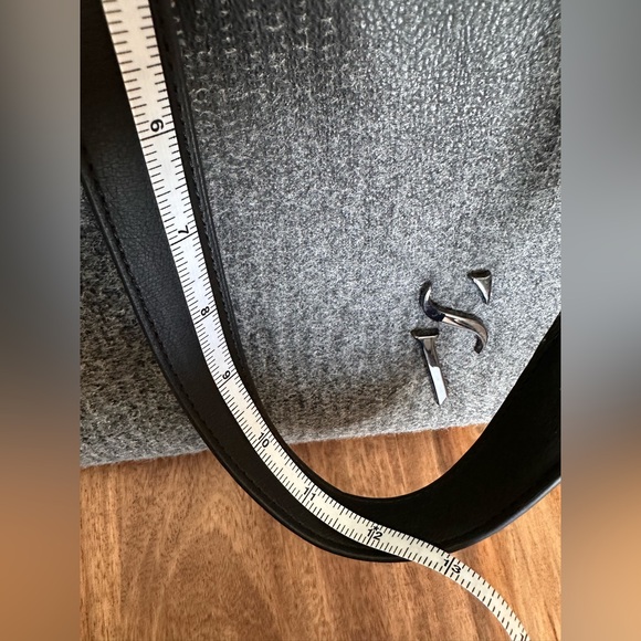 Simply Vera Lavey Raddix vegan Leather Black and Gray Women's Tote Bag NWT - Picture 14 of 16